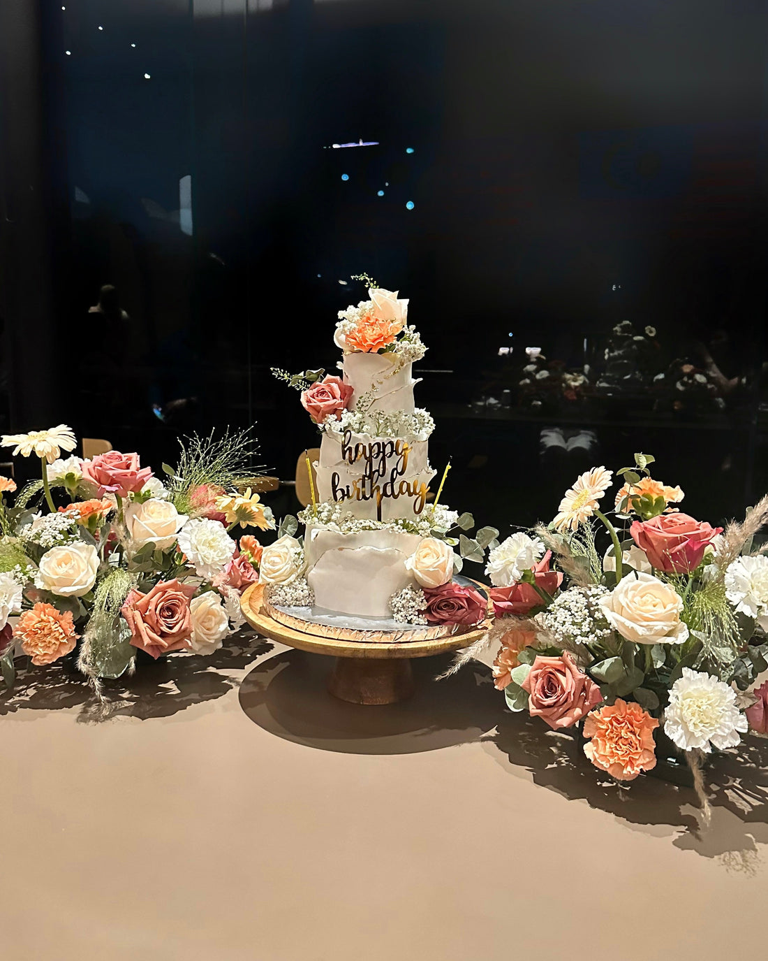 How to Decide Between a Whole Cake, Cupcakes, or small desserts for your Celebration?