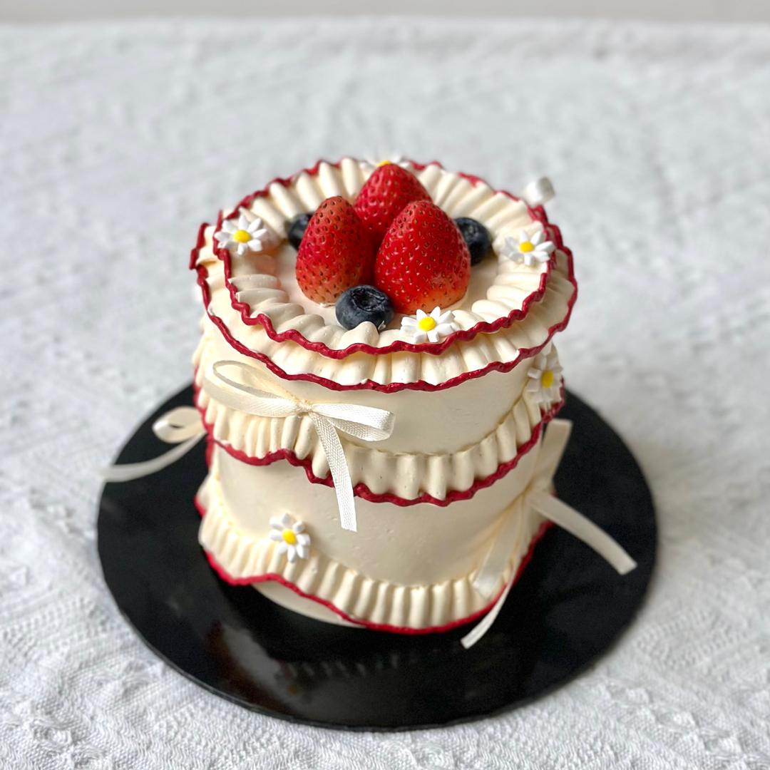 Berry Ribbon Cake | Vintage Strawberry Birthday Cake