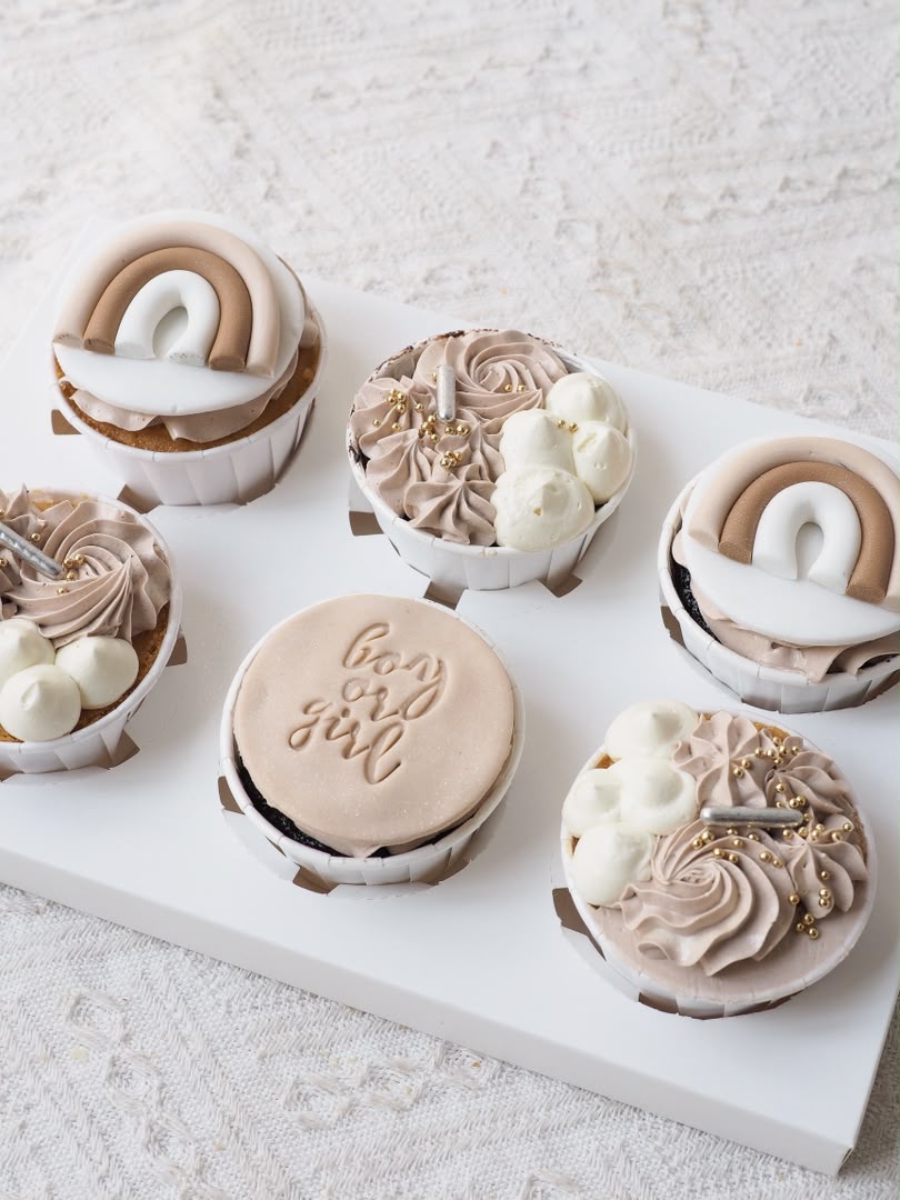 Baby in Bloom Beige Cupcake | Gender Reveal Cupcakes