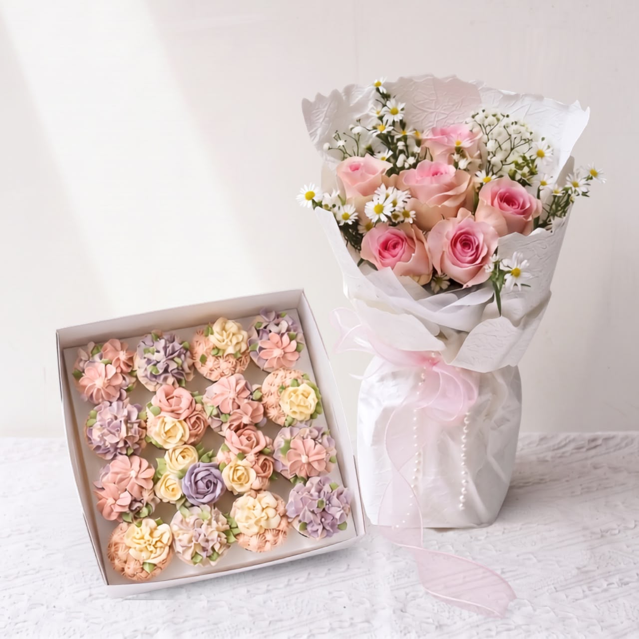 Whimsical Garden Set | Floral Mini Cupcakes & Rose Daisy Bouquet