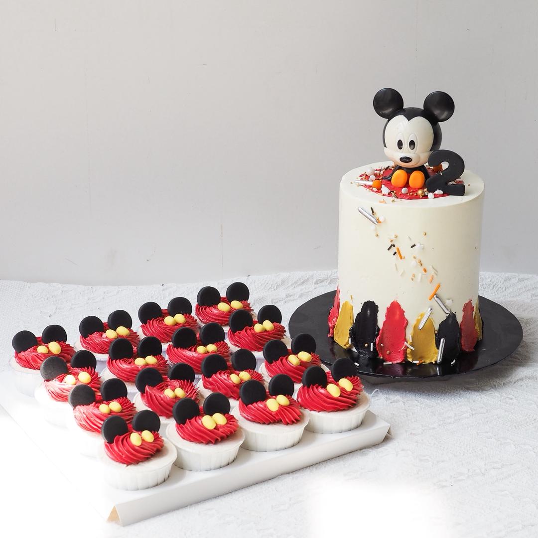 Cartoon Red Party Set | Cake & Mini Cupcakes