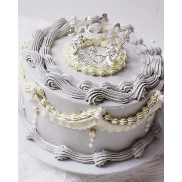Alice Cake | Vintage Piping with Crown
