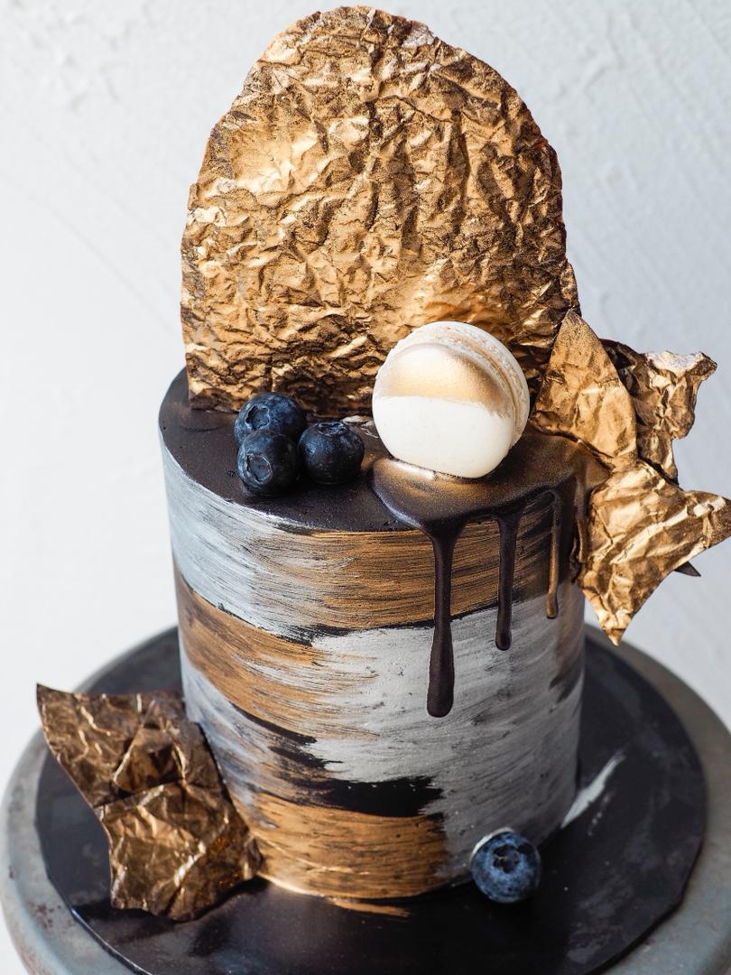 Maximus Cake | Black Gold Birthday Cake