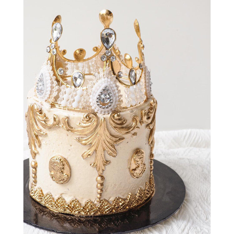 Charlotte Cake | Gold Crown Theme