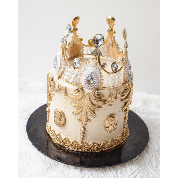 Charlotte Cake | Gold Crown Theme