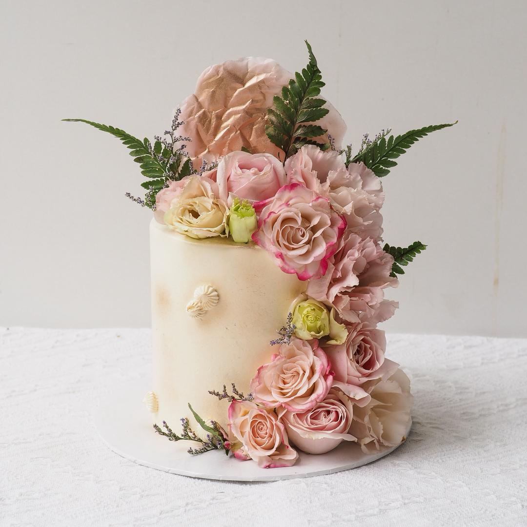 Ivy Cake | Elegant Floral Birthday Cake