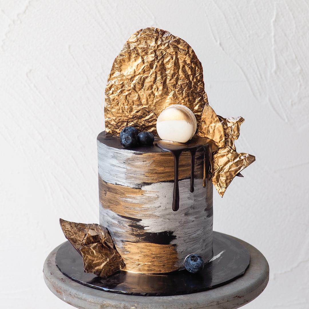 Maximus Cake | Black Gold Birthday Cake