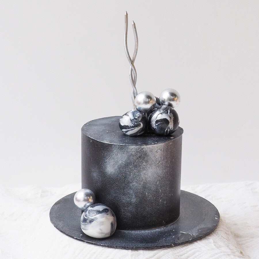 Ezra Cake | Monochrome Silver