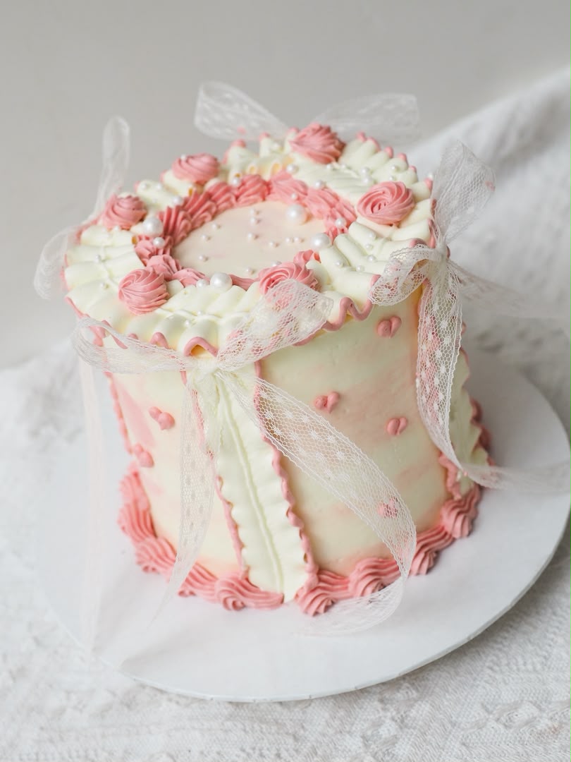 Lacey Love Piping | Ribbon Lace Piping Cake